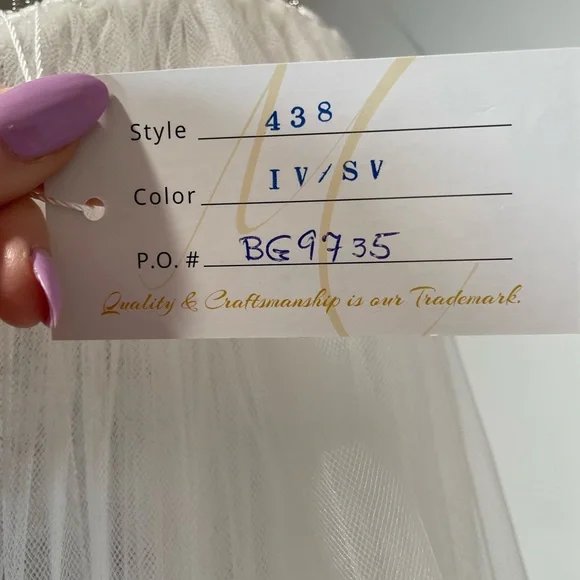 Elegant White Bridal Veil - Picture 6 of 6